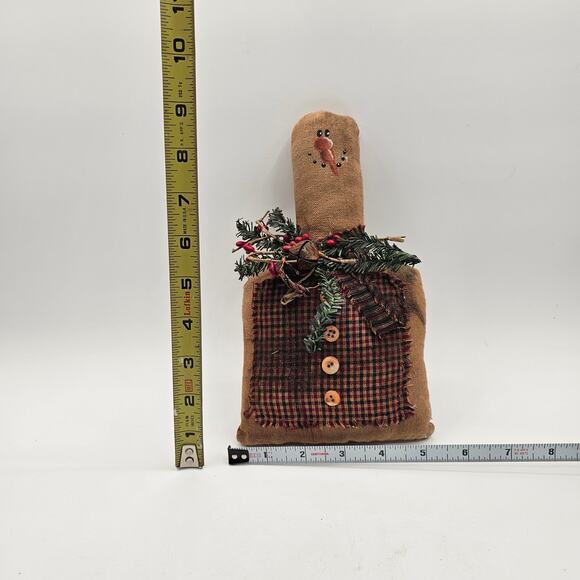 Rustic Snowman w Garland-Cozy Farmhouse Christmas Decor-Primitive Holiday Charm - Picture 6 of 6